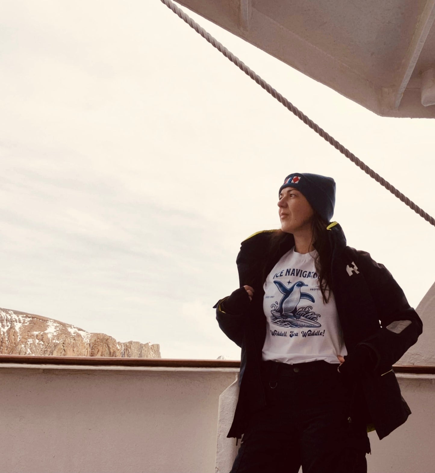 Organic cotton unisex t-shirt (Ice navigation penguin)