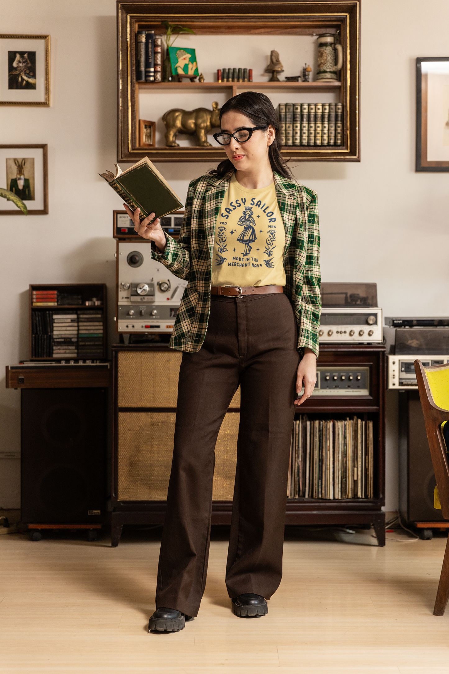 Organic cotton unisex t-shirt (Sassy Sailor)